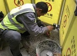 故宫御花园石子被“抠走”留念了?