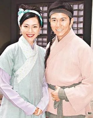 揭秘郭羡妮温兆伦为何分手 低胸装性感亮相照片曝光