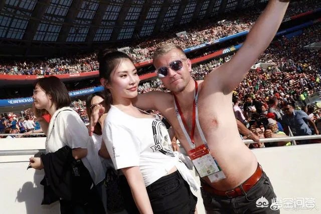 如何看待大嫂徐冬冬在俄罗斯世界杯看球，被丹麦球迷“生扑”？