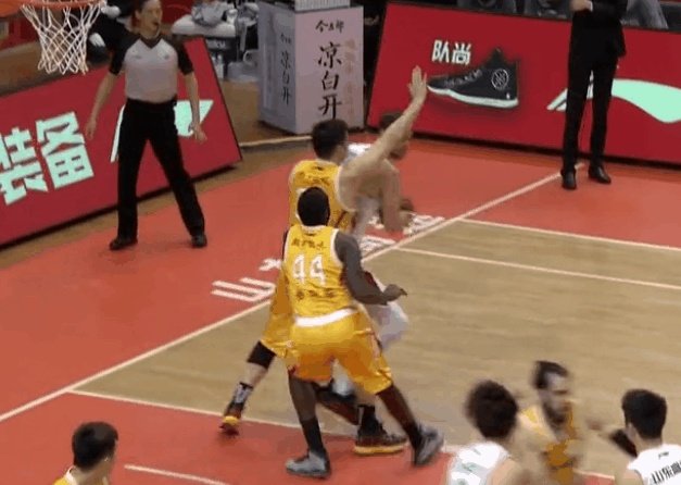 你认为CBA同曦队希克森这么给力为什么还输了山东高速这么多分？