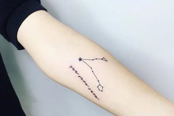 女老师有纹身家长联名要求辞退，你怎么看这件事？