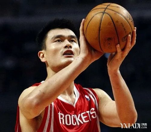 姚明罚篮连中30个球中年发福了手感还在