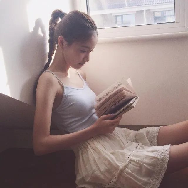 有没有绑马尾的美女照片做手机壁纸？