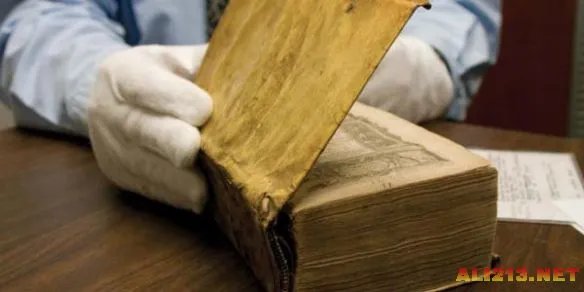 哈佛大学图书馆发现“人皮书” 毛孔清晰可见