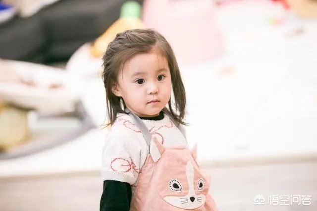 贾静雯生下第三个女儿为什么不炫娃？