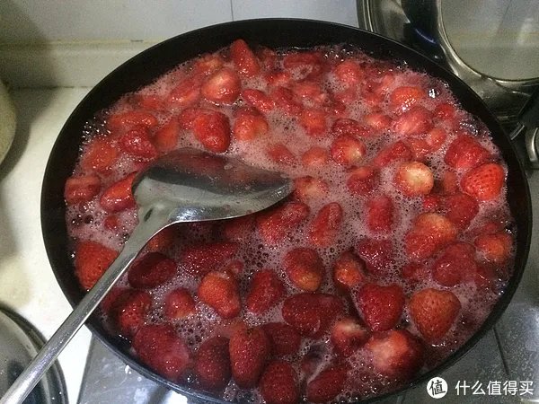记一大锅草莓酱的粗犷制作与长久储藏