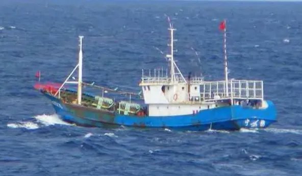 中国渔船在韩国西部海域沉没，7人失踪，事故发生的原因是什么？