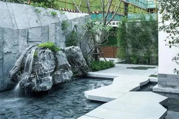 庭院里的这一方石头，历经千年，大有讲究