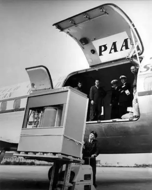 少女们大胆露出 集体比基尼真空上阵！罕见的历史照片