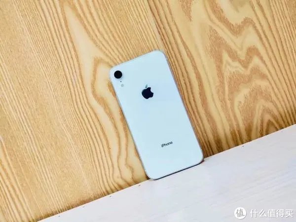 iPhone这款手机终于降价了:仅需一个月工资即可入手网友直呼真香
