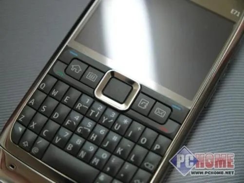 像电脑一样操作手机 全键盘手机推荐