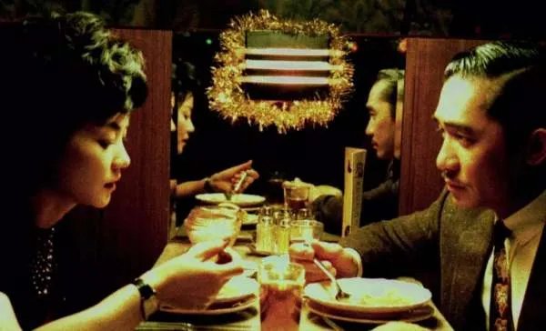 《阿飞正传》《花样年华》《2046》是系列三部曲吗？