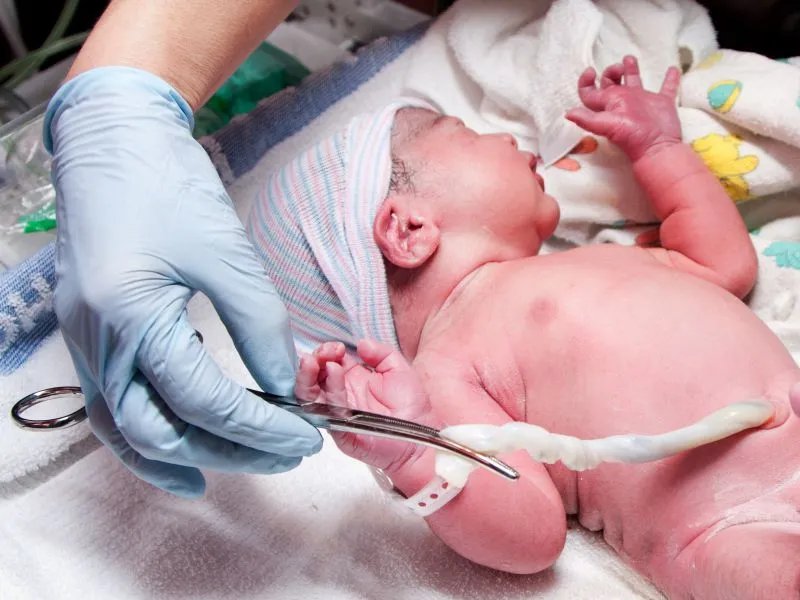 初生婴儿如何护理