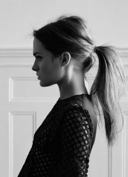 有没有绑马尾的美女照片做手机壁纸？