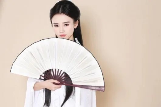 鞠婧祎被称为“4000年来第一美女”，相貌身材上有什么优势？