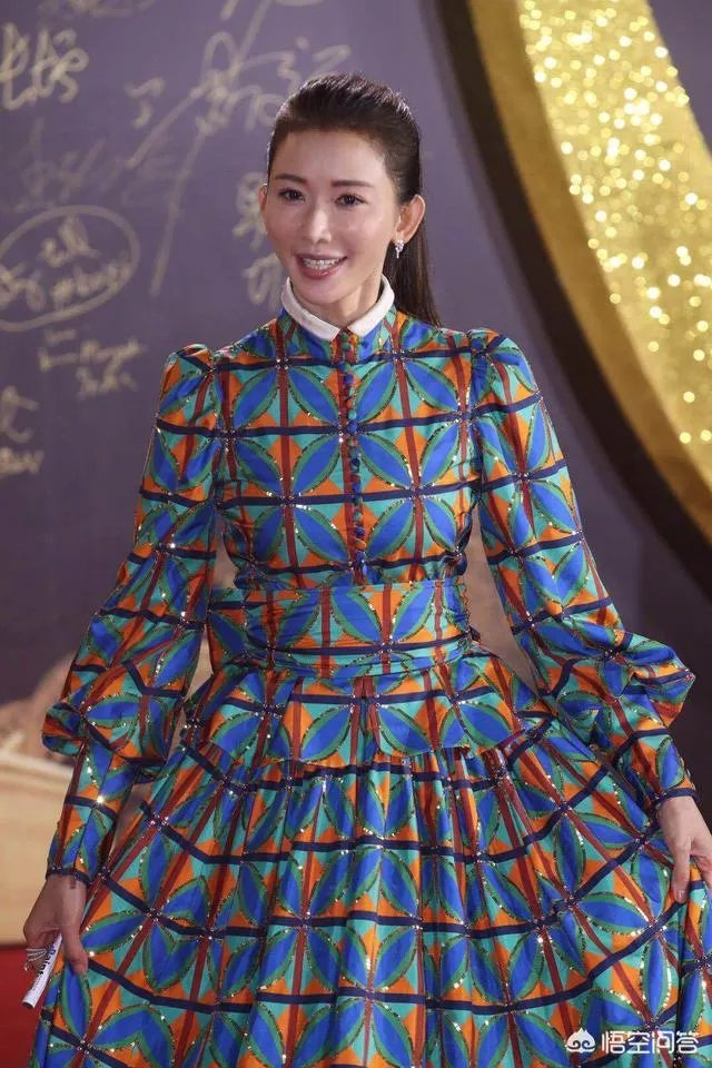 林志玲出席百花奖,“战袍”却引起争议,你怎么看?明星穿衣搭配真的会带来争论话题吗?