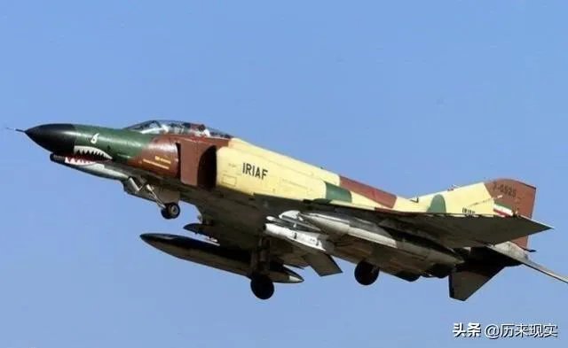 突发：伊朗一架战机在波斯湾水域坠毁，是被美国击落的吗？