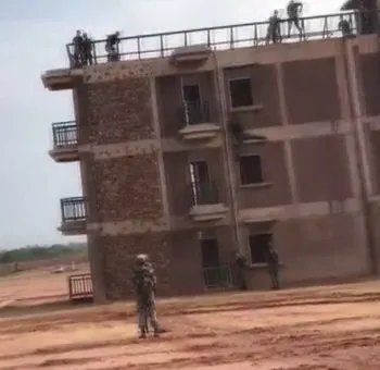 女特种兵可以持枪吗？