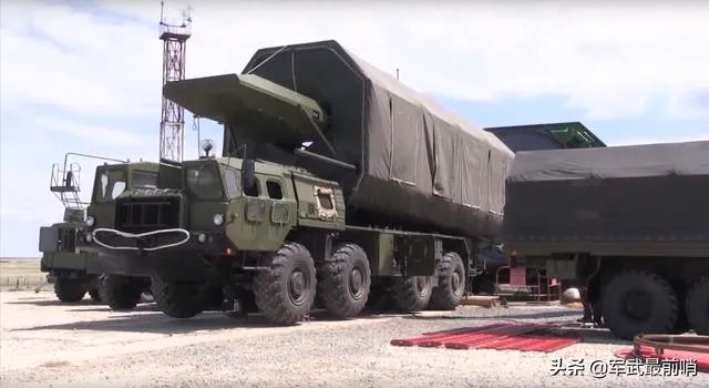 为什么俄罗斯突然高调展示三位核力量战力，并射超高音速导弹呢？