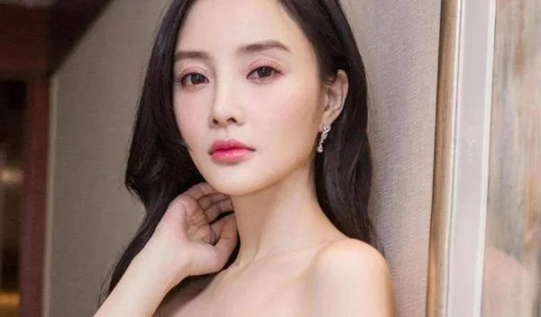 李小璐给女儿改姓做的对吗？