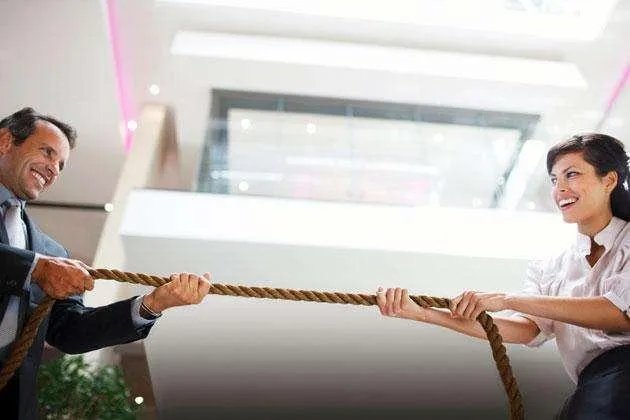 女护士疑因拒绝领导饭局，遭解聘。面对管理潜规则，你会怎么做？