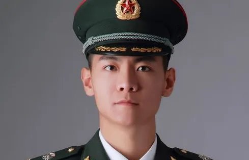 33岁军校毕业的营级干部,应该继续在部队还是转业?