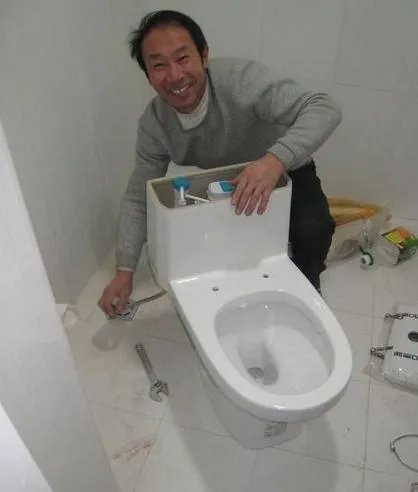 马桶底下漏水怎么修 达人教你找准原因及解决方法