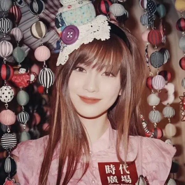 杨颖回应合照站位,合照的都是什么来头?