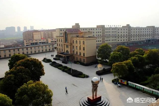 花10亿元打造仿古校区的高校是哪所？