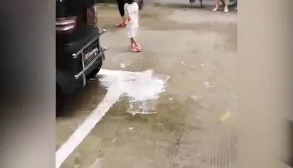 桂林一母亲倒车时不慎撞死自己孩子,悲剧是如何发生的?