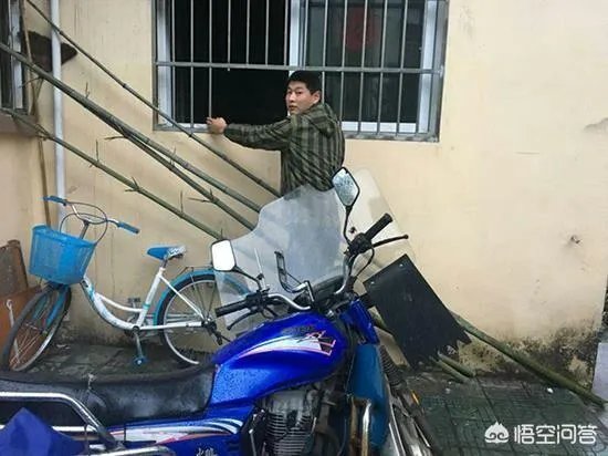 如何看待湖北一民宅失火,辅警徒手掰开防盗窗,成功救出一家人?