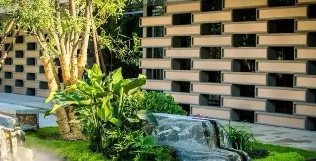 庭院里的这一方石头，历经千年，大有讲究