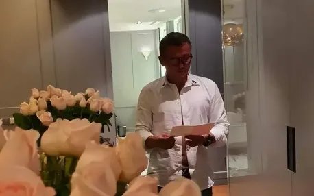 向佐前任晒奢华生日派对！老公包场宴客，曾花数千万办婚礼，怎么看？