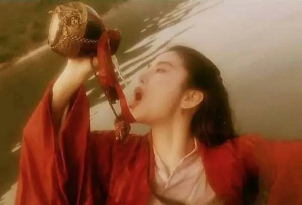 令狐冲东方不败是什么关系