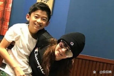 大家都认为谢振轩会是第二个谢霆锋,长大后的谢振轩,看到近照你失望了吗?