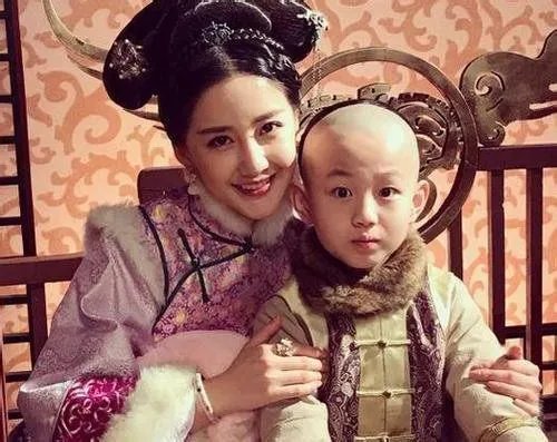 末代皇帝溥仪为何不能生育？宫女们很喜欢在床上，和他玩一个游戏