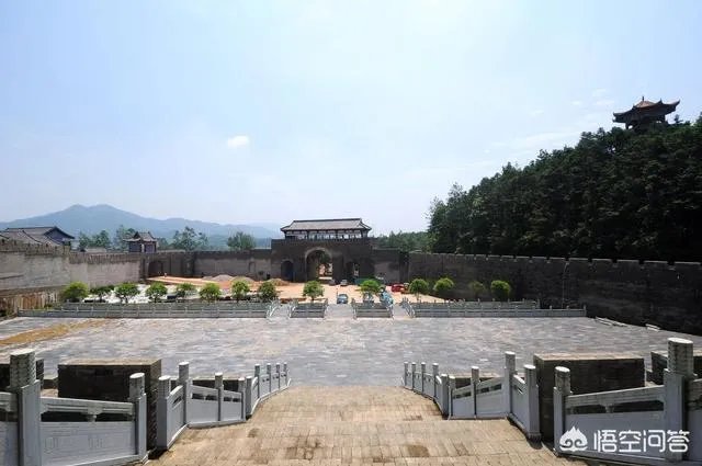 花10亿元打造仿古校区的高校是哪所？