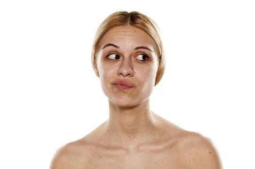 皮肤肤色不均的原因