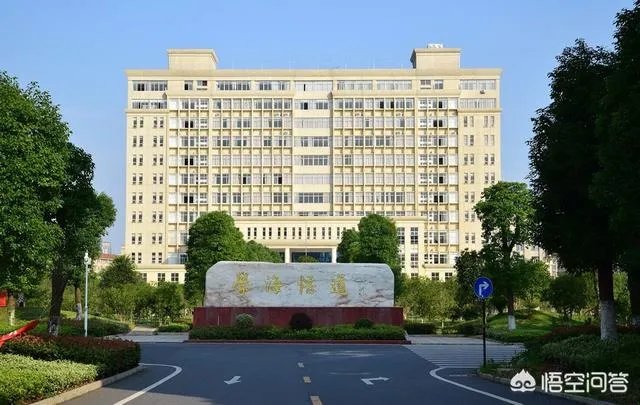 花10亿元打造仿古校区的高校是哪所？