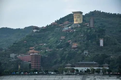 对重庆市丰都县的鬼城，为什么叫鬼城，能科普一下吗？