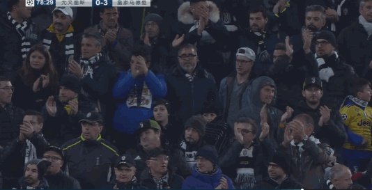 面对尤文球迷的欢呼和赞许，C罗用双手合十回应，你怎么看？