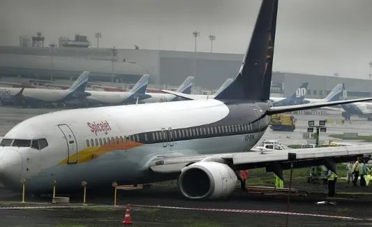 印度客机冲出跑道具体伤亡情况如何？