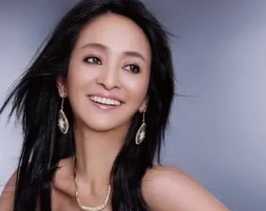 两任老公全部都是外国人，李勤勤为什么不愿意嫁中国人？