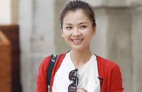 演员刘涛花了300万重做牙齿,一颗牙齿4万多,明星的钱这么好赚?