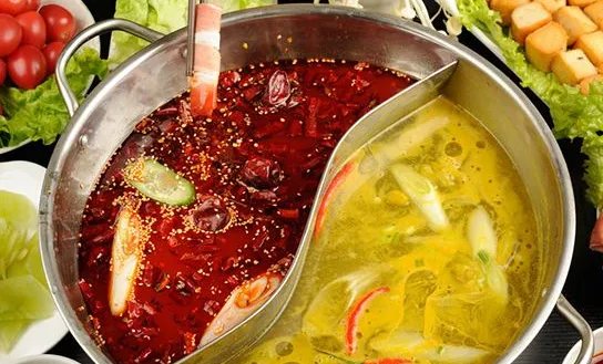 火锅店回收汤底变新油赚29万,这种油对身体有哪些伤害?