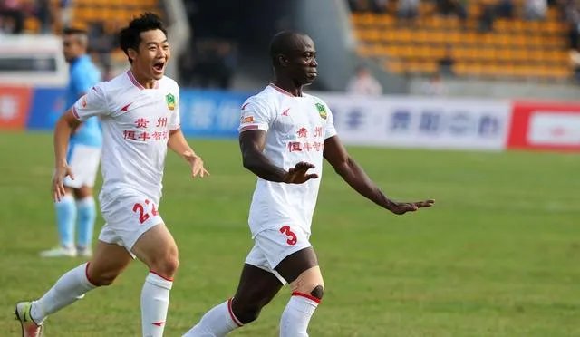 为什么8月19日贵州智诚vs上海上港上了四个外援，这不违反规则吗？