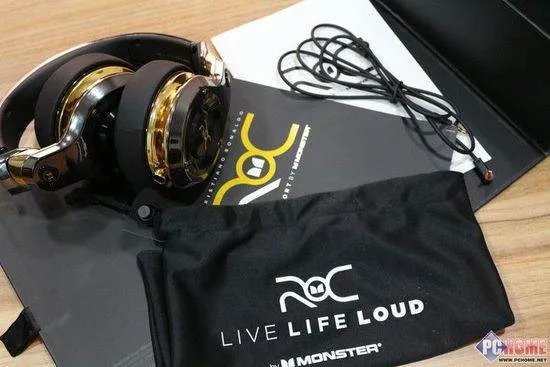 C.罗纳尔多戴的是什么耳机