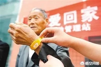 如何看待四川自贡一大爷,高速上“飙”共享单车欲返乡,结果骑反了,怎么看?