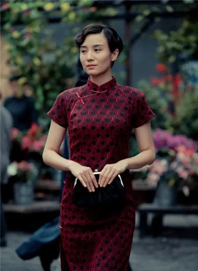 小宋佳穿旗袍的照片大放送  高开衩旗袍玩性感引争议