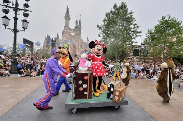 上海迪士尼可以自己带食物吗?